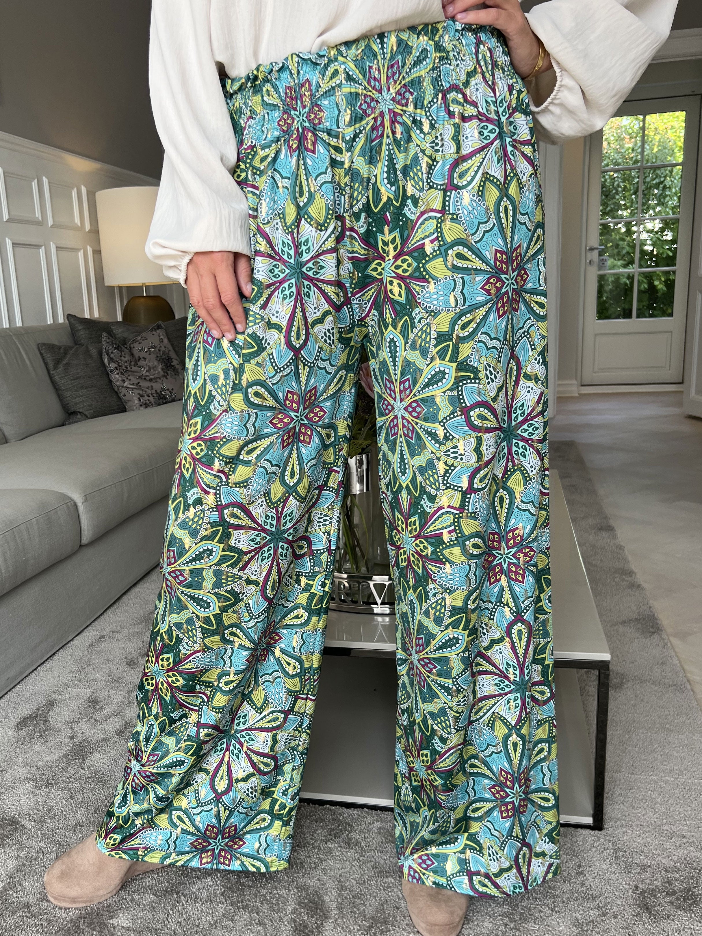 Pams Pants Multi - Lösa mönstrade byxor i elastiskt tyg